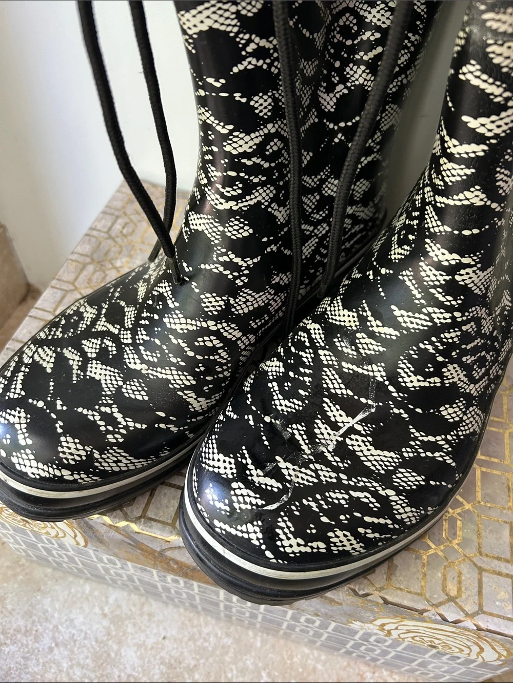 Tretorn Lace Printed Rubber Rain Boots Women's size 40/9